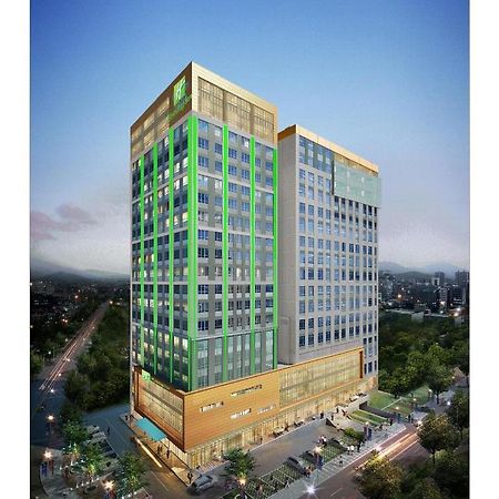 Holiday Inn Ulaanbaatar By Ihg Ngoại thất bức ảnh
